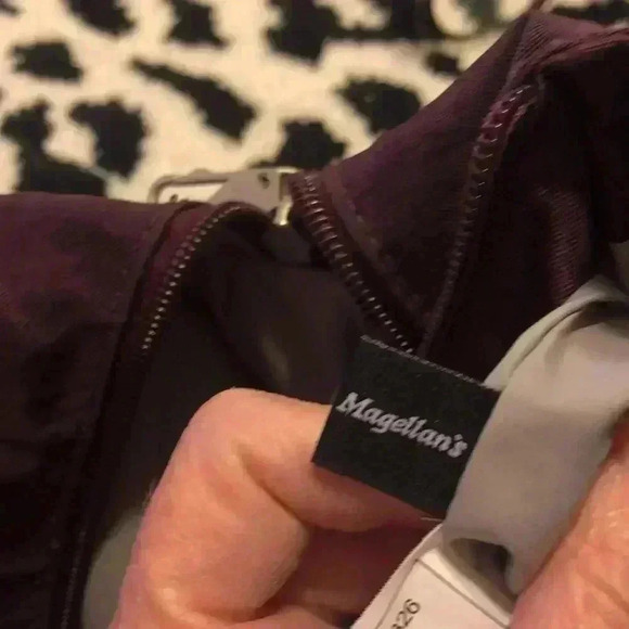 Magellan’s purple nylon shoulder bag. - Picture 11 of 12